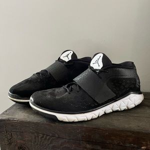 Men’s size 10 Jordan Flight Flex Trainer 2